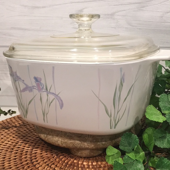 Corningware Other - Corning Ware vintage 3L casserole Iris Shadow